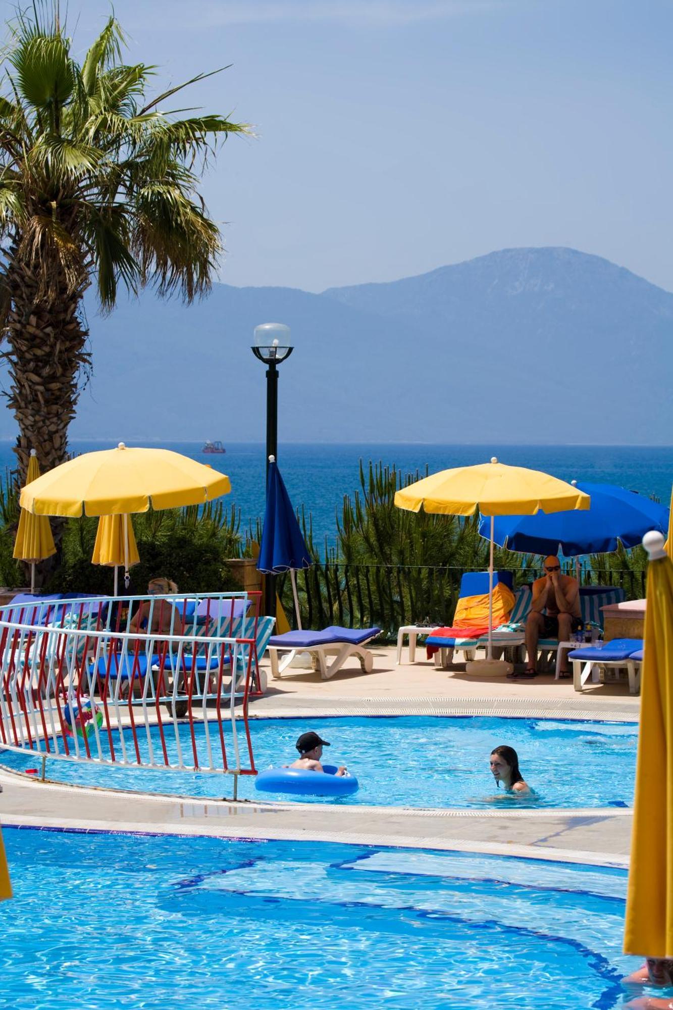 Fantasia Deluxe Hotel Kusadası Exterior foto
