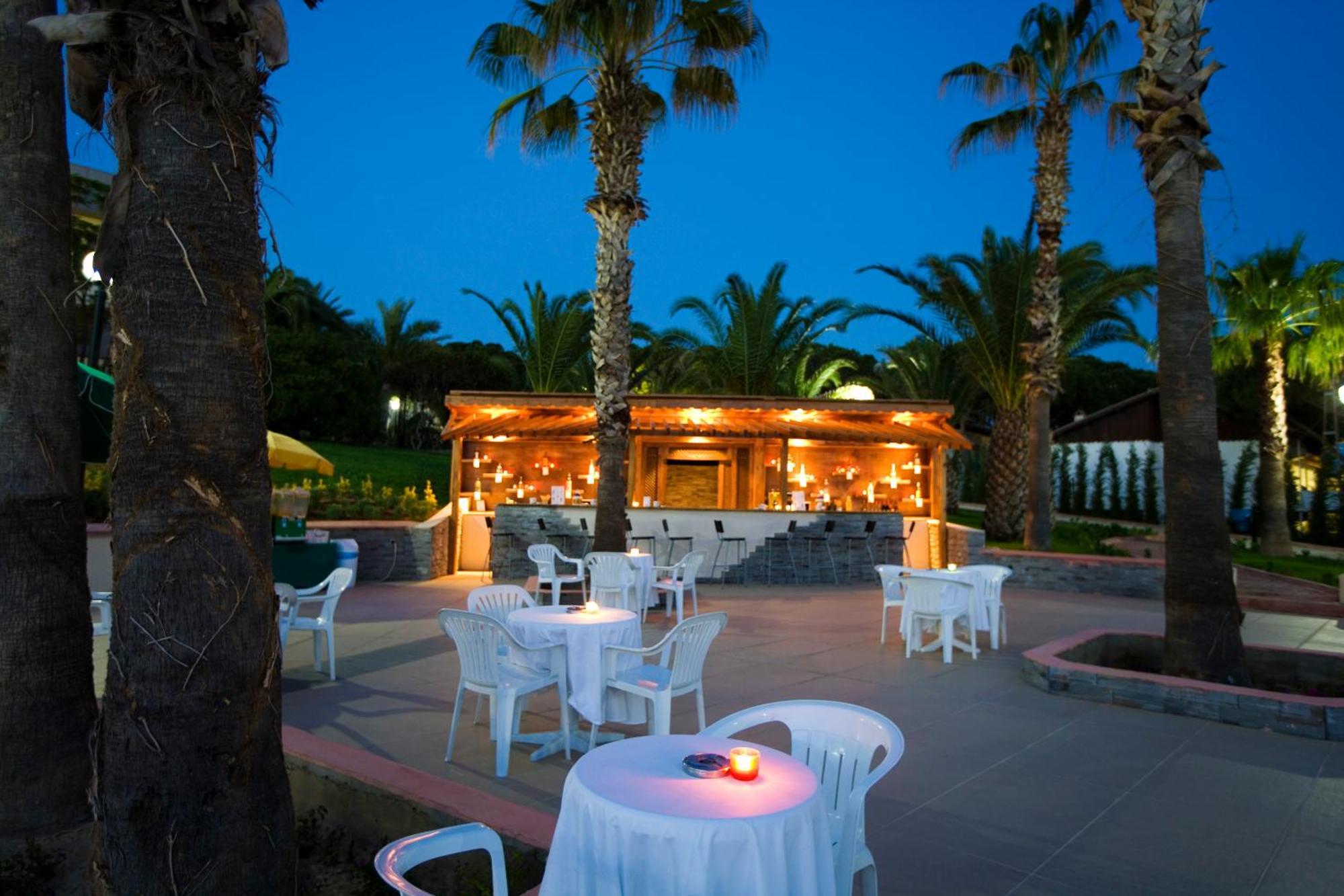 Fantasia Deluxe Hotel Kusadası Exterior foto