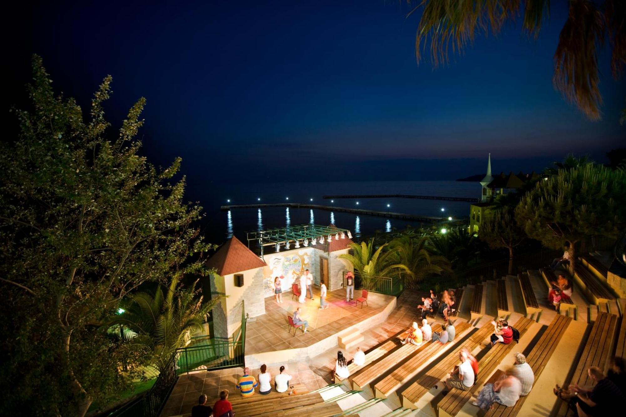 Fantasia Deluxe Hotel Kusadası Exterior foto